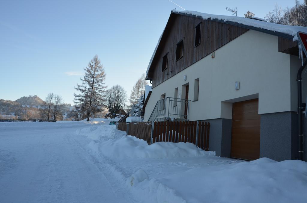 Haus Tolstejn Apartment Jiretin pod Jedlovou Exterior photo